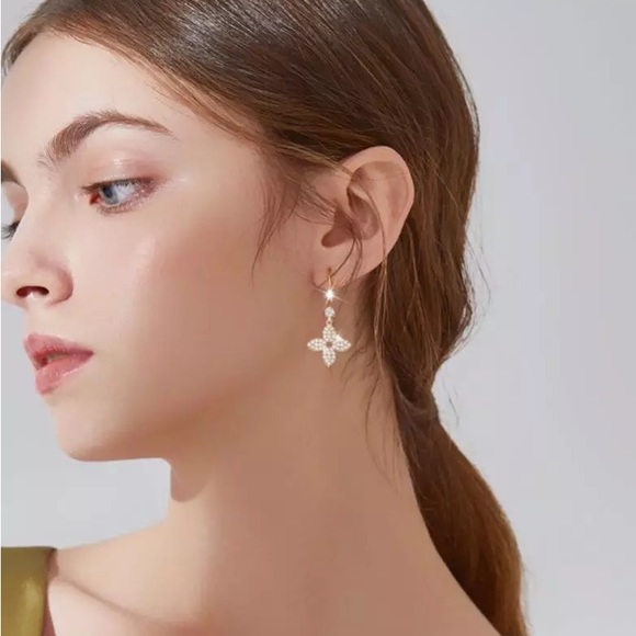 Special deal 🍀☘️New Trendy Gold Color Four-leaf Clover - Picture 3 of 5